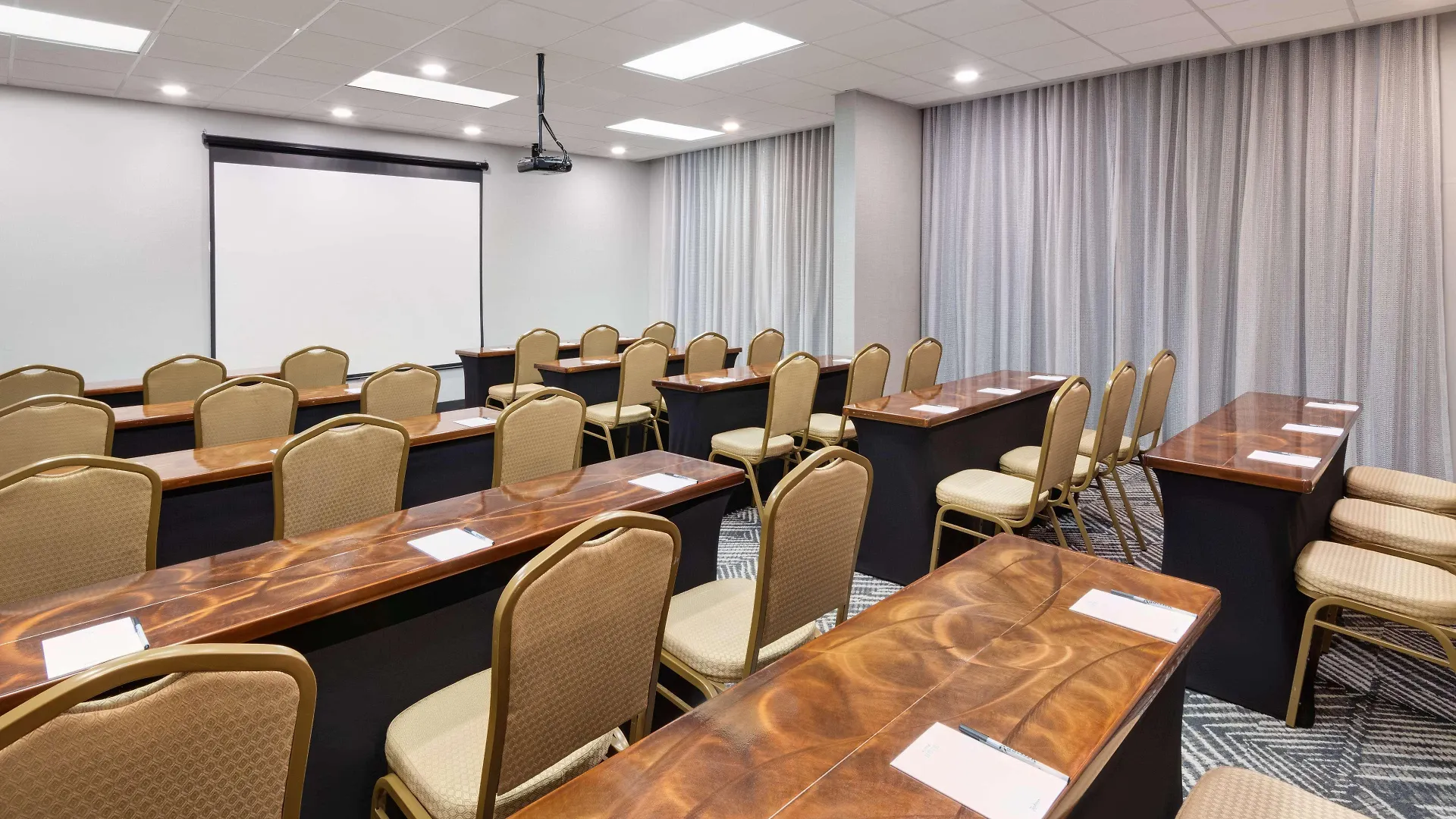 Radisson Hotel Nashville Airport 3*,